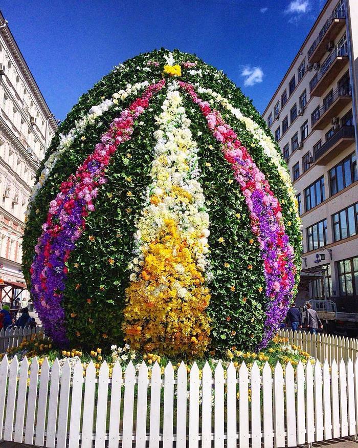 Muscovites warned about the danger of giant Easter eggs due to the wind - Moscow, The photo, Longpost, Easter, Weather