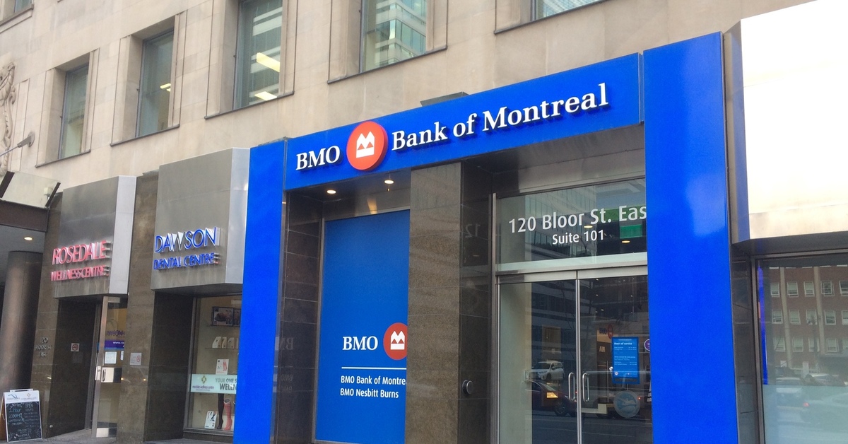 Худшие банки москвы. Хороший банк. Плохой банк. Добро банк. Bank of Montreal advertisement.