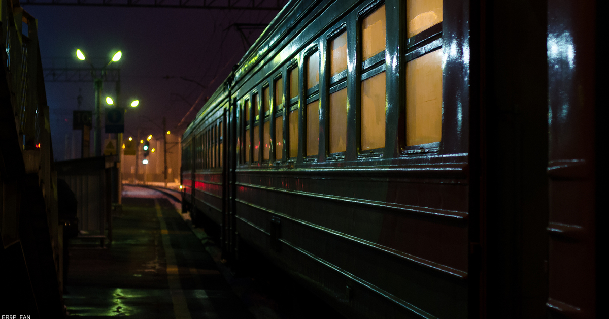 Поезд ночь спать. Окно поезда. Атмосфера поезда. Атмосферный поезд. Ночной вагон.