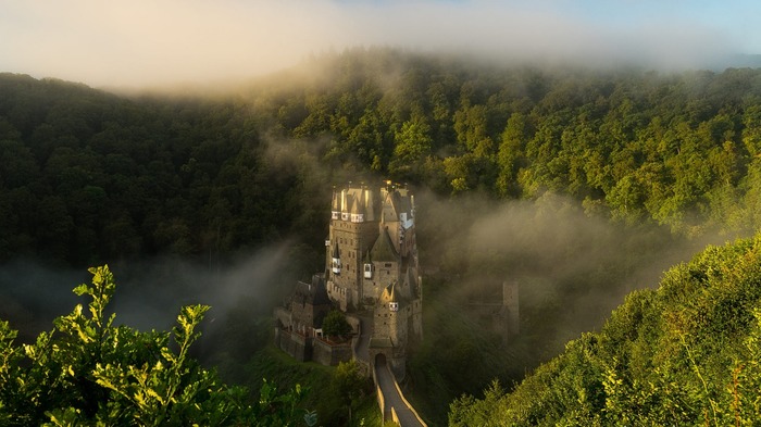 Eltz Castle in the morning mist. - The photo, Landscape, Eltz Castle, Germany