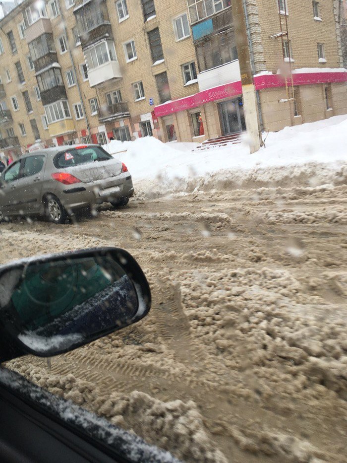 G. Kirov filled up with snow, a small report. - My, Kirov region, Kirov, Snowfall, Utility services, Video, Longpost, news