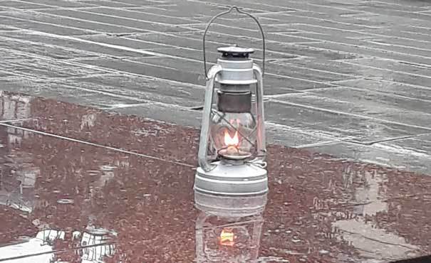 In Chelyabinsk, for the period of preventive maintenance, the Eternal Flame was “relocated” to a kerosene lamp - Eternal flame, May 9, Chelyabinsk, Longpost, May 9 - Victory Day