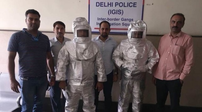 In India, scammers in foil suits scammed businessmen - India, Fraud, Money, NASA, Deception