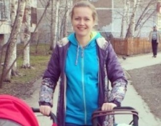 Одна ее отдали ебать гастарбайтерам