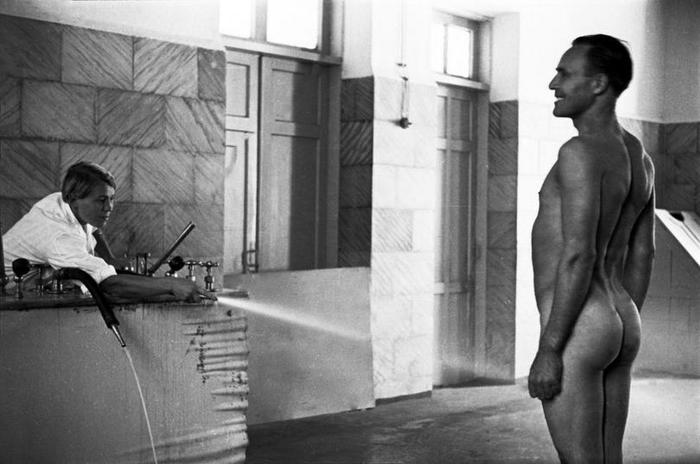 When you like shower - Boris Ignatovich, Sharko shower, archive