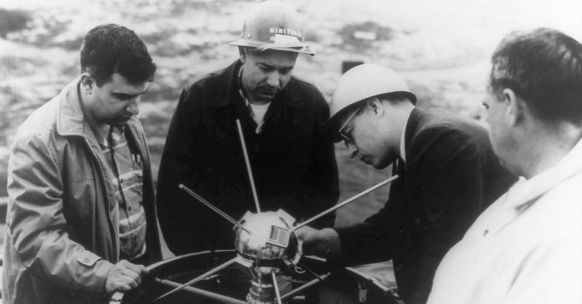 Запуск советского спутника. Первый искусственный Спутник земли 1957. Первый искусственный Спутник земли 1957 Королев.