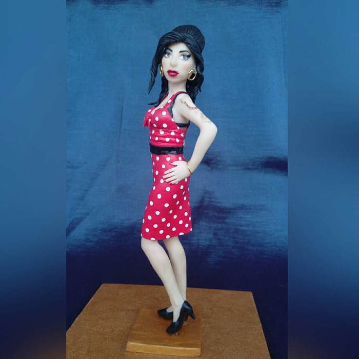 Amy WinehouseMaterials: polymer clay, acrylic, wooden stand - My, Sculpture, Polymer clay, Amy Winehouse, Creation, Longpost