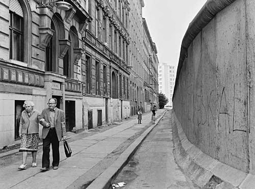 Берлинская стена: возведение и падение | Пикабу