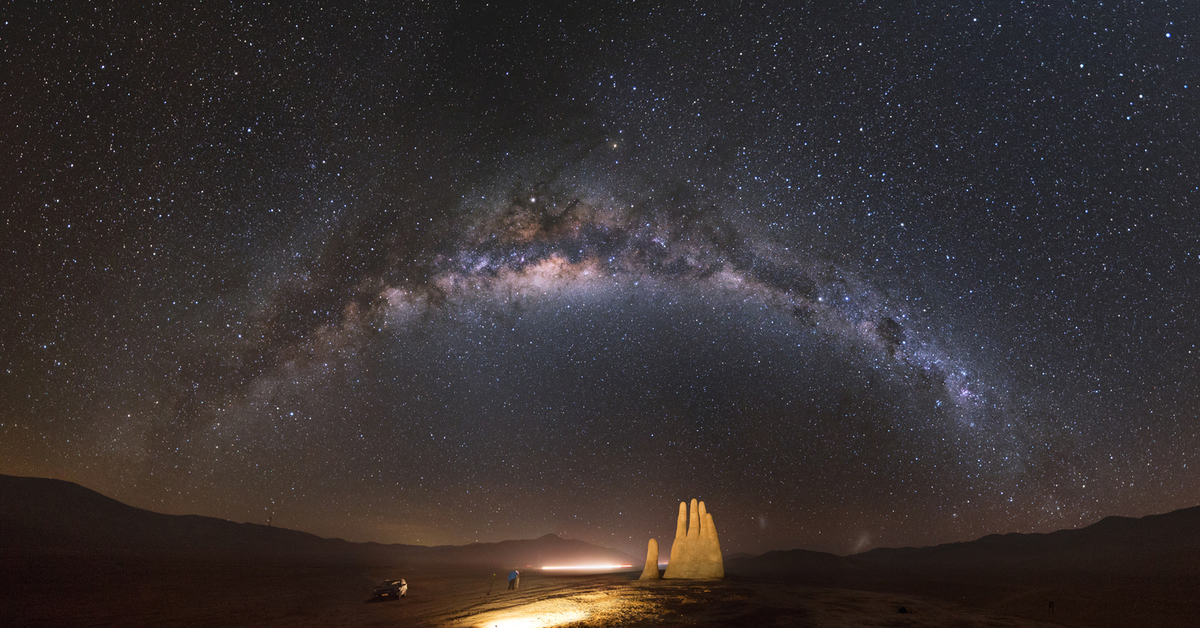Чили день ночь. Пустыня Атакама Чили ночью. Млечный путь в пустыне Атакама. Атакама Чили звездное небо. Пустыня Атакама ночное небо.