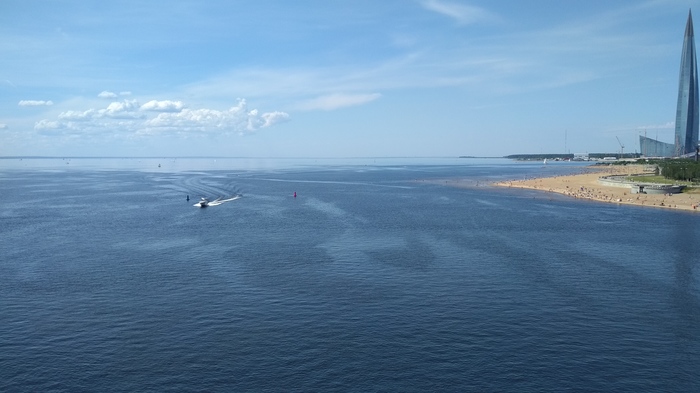 Petersburg: view from the Yacht Bridge to the Gulf of Finland and the beach of the 300th anniversary park. Today. - My, Saint Petersburg, The Gulf of Finland, The photo