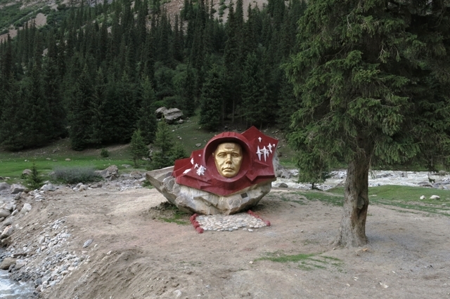 Monument to Gagarin in Kyrgyzstan - gagarin, Yuri Gagarin, The mountains, Tourism, Monument, Unknown, Vandalism, Longpost