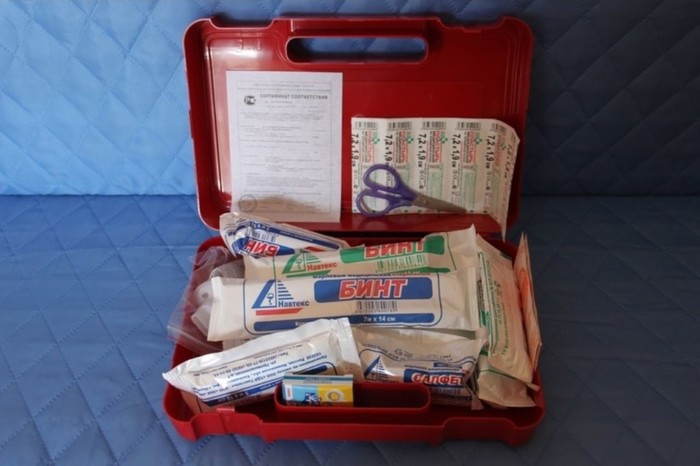 What should be the composition of a first aid kit. - First aid kit, , First aid, Health