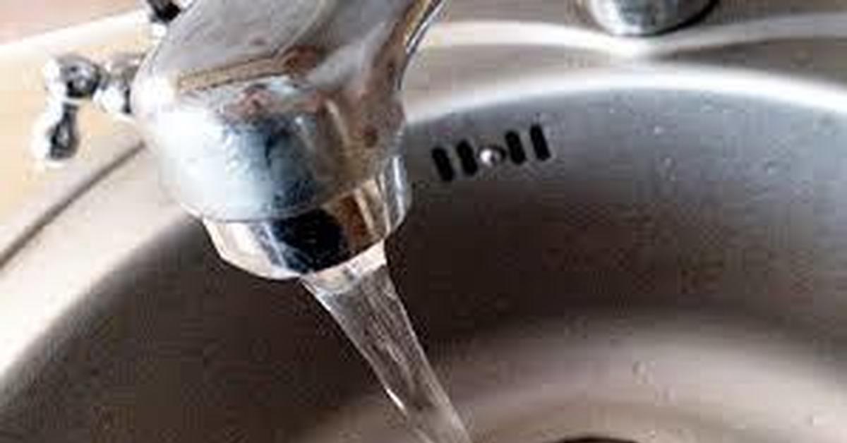 Поток вода кран. Вода из крана. Напор воды из крана. Струя воды из смесителя. Напор воды смеситель.