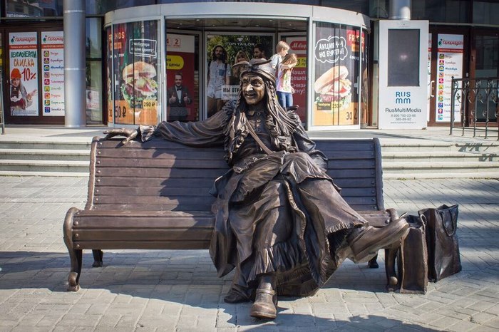 Sculpture of Baba Yaga in Yekaterinburg. Stylish grandma turned out! :-) - Baba Yaga, Sculpture, Yekaterinburg, Story