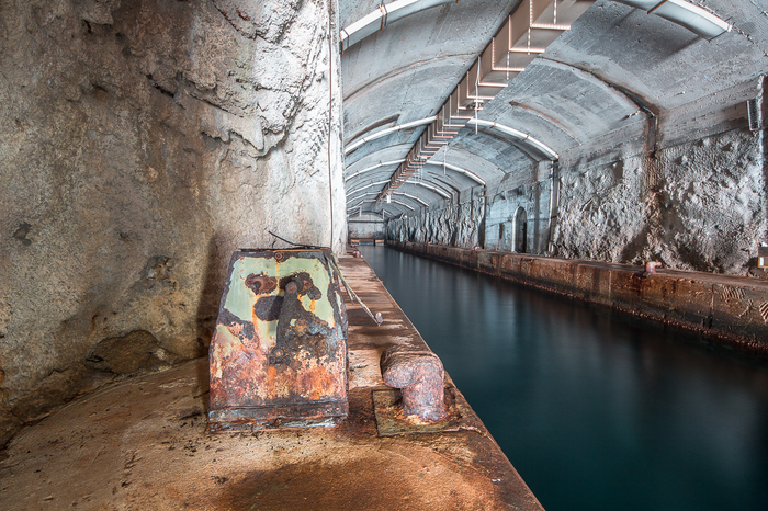 Заброшенное подземное укрытие для малых подводных лодок черногория, заброшенное, забугорныйурбан, длиннопост