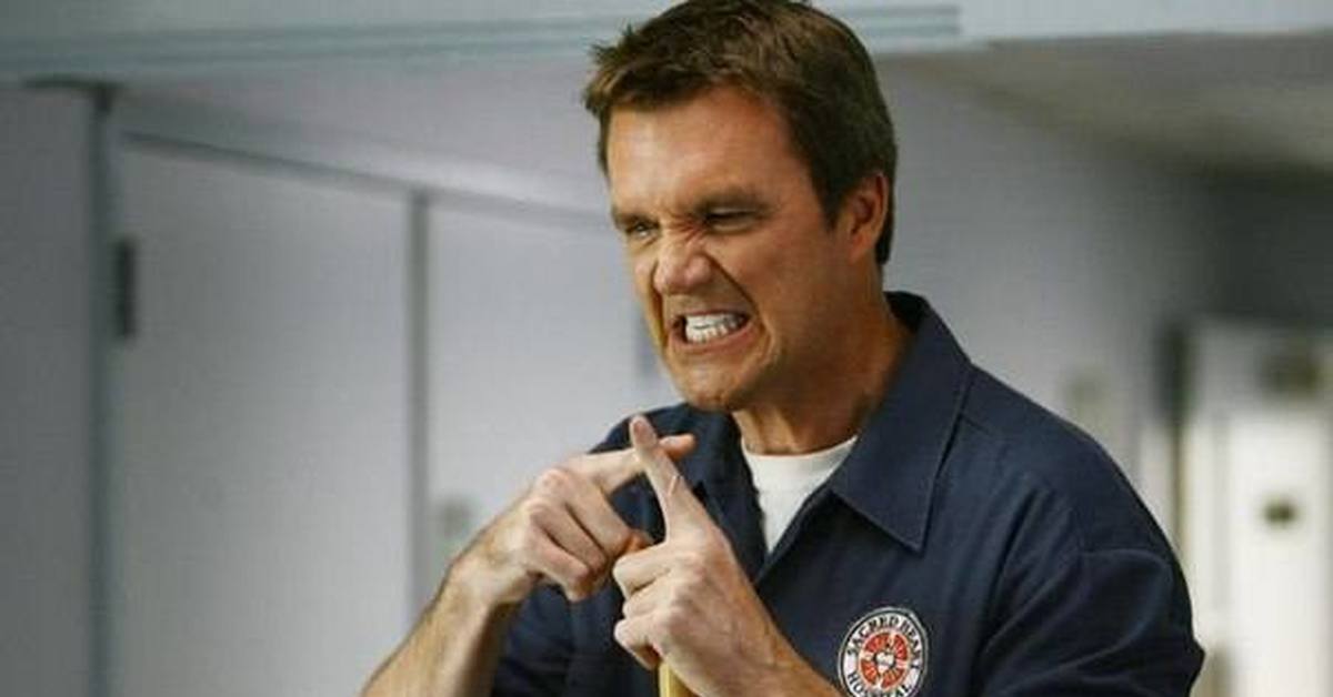 билл лоуренс клиника. нил флинн уборщик. клиника уборщик беглец. нил флинн уборщик. уборщик из клиники в фильме беглец.