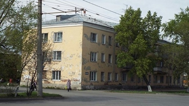 The authorities offered the residents of the emergency house in Kurgan to send their children to an orphanage so as not to endanger them - Politics, Relocation