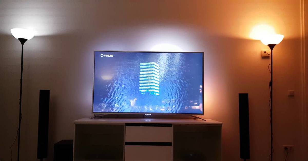 Ремонт телевизоров xiaomi. Philips Ambilight 65. Филипс эмбилайт 65pof901f. Телевизор Филипс с подсветкой сзади. Филипс телевизор с подсветкой сзади 65 дюймов.