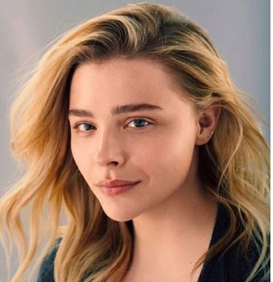 If you slightly cover your chin, then you can see Yegor Creed))) - Celebrities, Chloe Grace Moretz, Humor, look, Doubles, Egor Creed