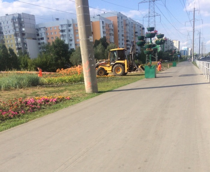 Не успел пройти ЧМ, как облагороженный парк начали снова облагораживать
 - Моё, Самара, Парк, Чемпионат мира по футболу 2018, Зачем, Длиннопост