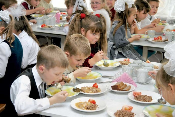 Surgut will fight childhood obesity with holey spoons - news, Surgut, Children, Food, A spoon, Hole, Fake