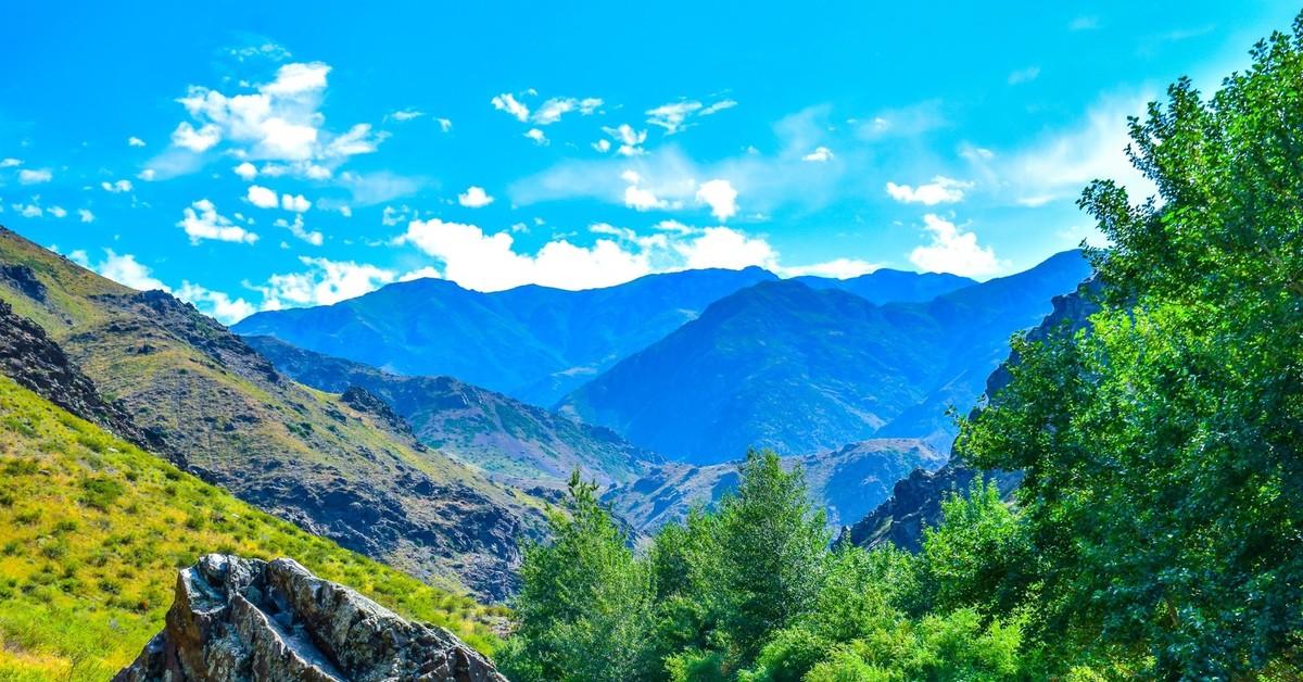 Archazor mountain. Алаколь горы в Казахстане. Горы на озере Алаколь. Алакольская Долина Казахстан. Алаколь холмы и горы в Казахстане.