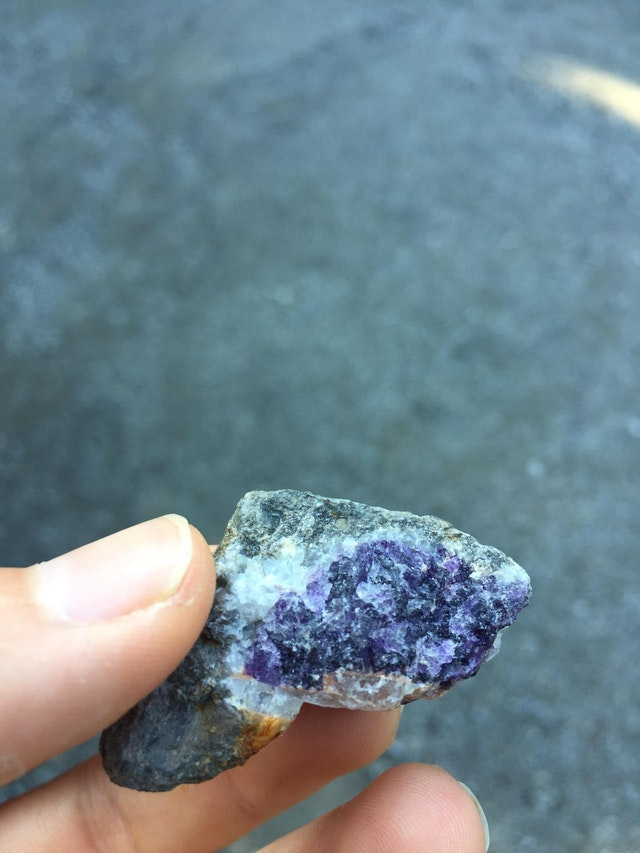 Found an amethyst in a gravel mound - Amethyst, Gravel, Find, Minerals