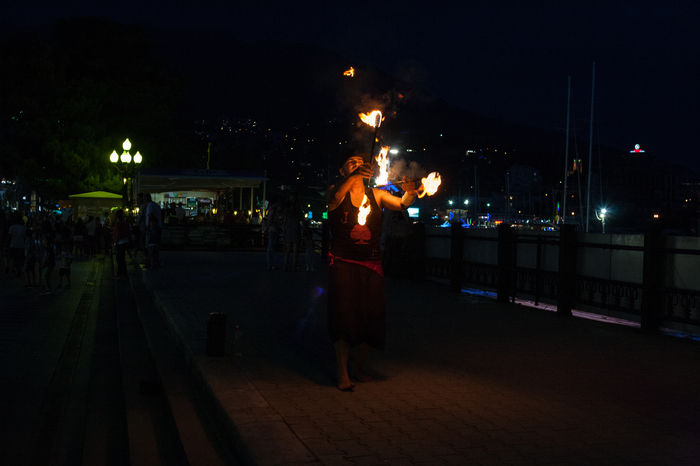 A little fire show - My, Fire show, Yalta, Fire, Evening, Embankment, Beginning photographer, Longpost