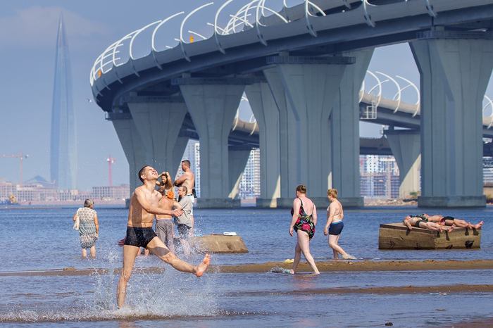 Август к нам приходит