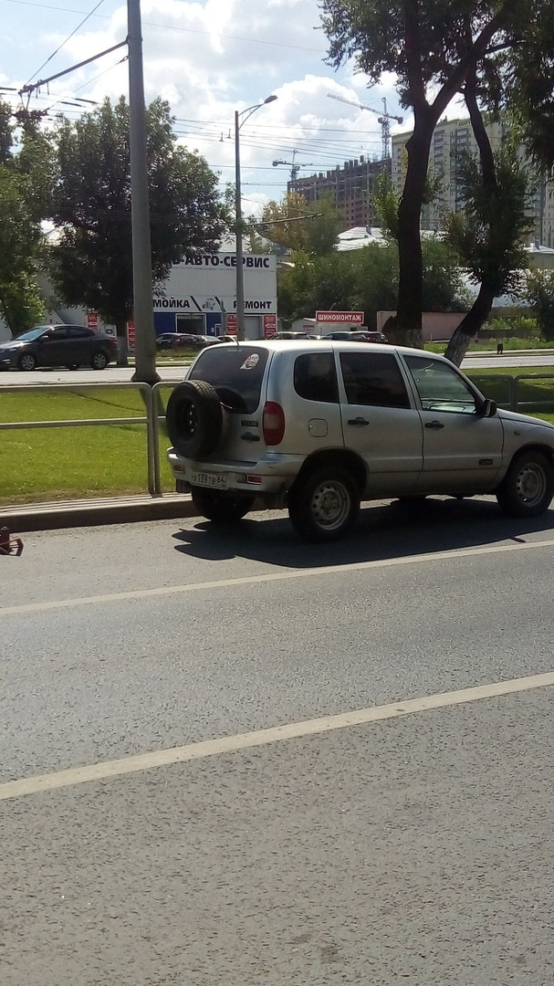 Livehack for parking on the roadway. Samara. - My, Russian roads, Niva, Parking, Violation, Life hack, Samara, Longpost