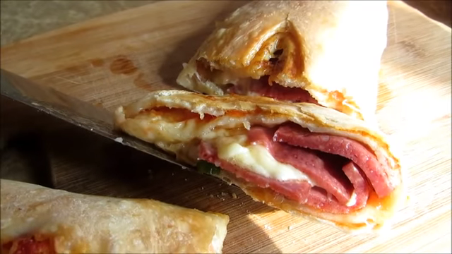 Delicious pizza roll Stromboli - My, Pizza, Food, Yummy, Preparation, Recipe, Video recipe, Longpost, Other cuisine, Dough, Video