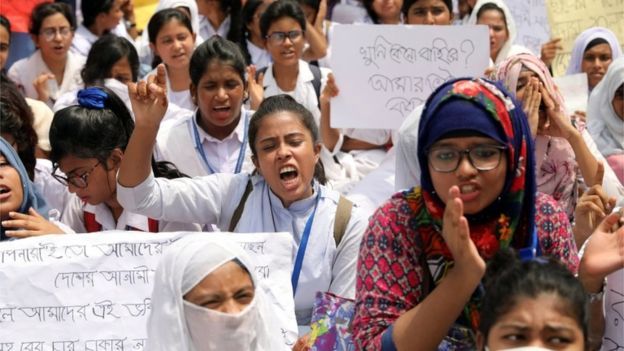 Violent protests by teens in Bangladesh over road safety following fatal crash - The photo, Bangladesh, Protest, Children, news, Beating, Road accident, Video, Longpost