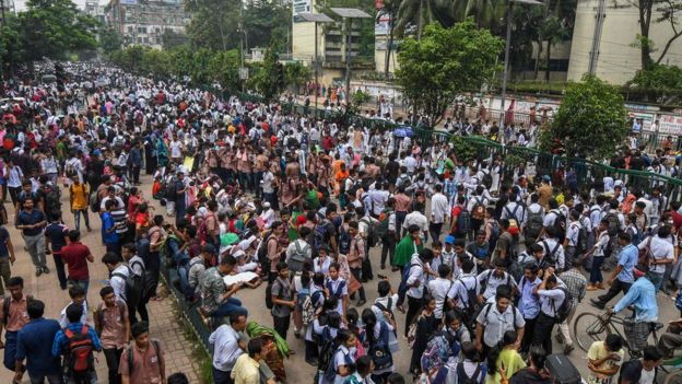 Violent protests by teens in Bangladesh over road safety following fatal crash - The photo, Bangladesh, Protest, Children, news, Beating, Road accident, Video, Longpost