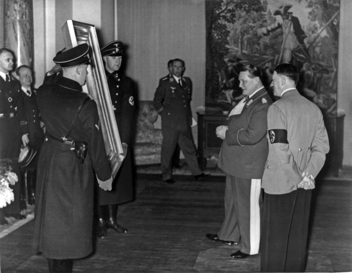Hitler and Goering inspect new trophies, 1940s, Germany - Adolf Gitler, Jan Vermeer, Art, Goring