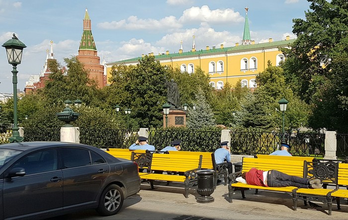 Не зря прокачал скрытность на максимум - Скрытность, Кремль, Усталость, Сон, Юмор