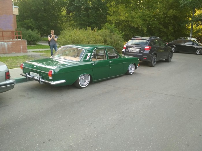 In the open spaces of the capital - Auto, Retro car