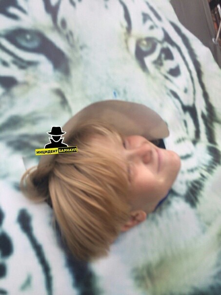 Ветеринар побила подростка за "испорченный" рекламный баннер. Избиение, Подростки, Барнаул, Ветеринар, Видео, Длиннопост