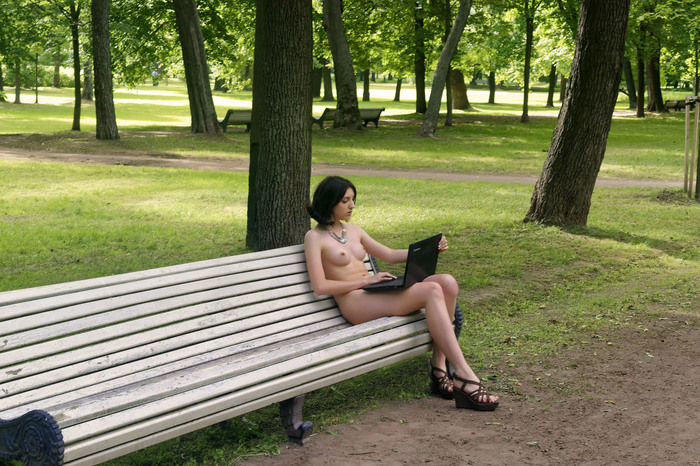 It's hot today... - NSFW, Nudity, The park