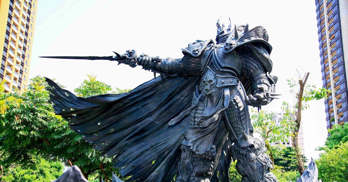 Статуя короля. Статуи Blizzard. Статуя орка Близзард. Памятник Артас Менетил. Arthas lich King Statue.