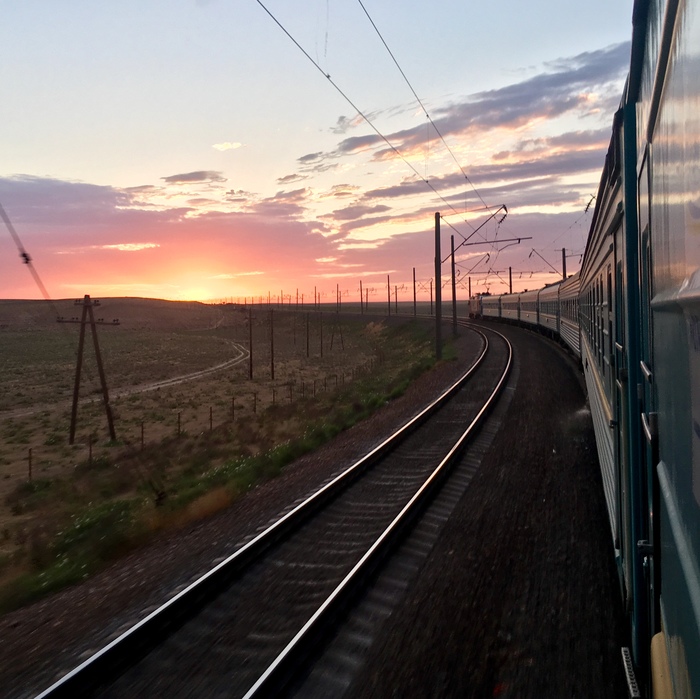 Dawn. On my way. - Bright future, A train, dawn, iPhone 6s, The photo, My