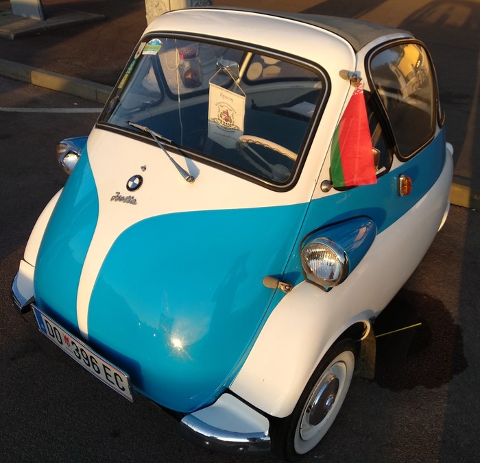 Here's a BMW Isetta was passing through our city. - My, Auto, Bmw, Isetta, Travels, Tourism, Rarity, Car, Relaxation