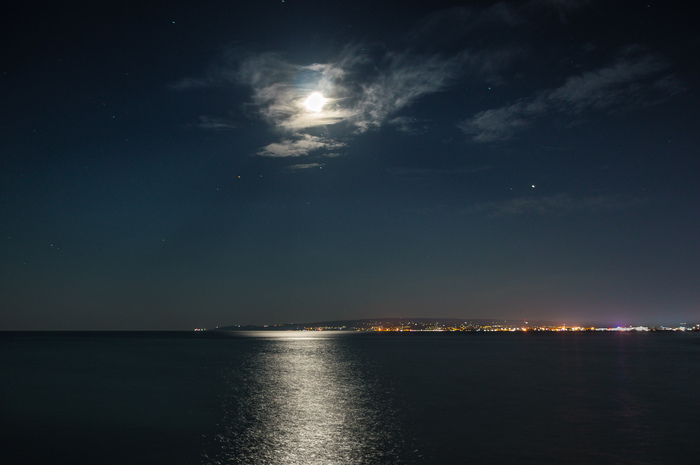 Moonlight - My, moon, Sea, The photo, Crimea, Feodosia, Beginning photographer