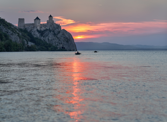 Evening dawn. Fishermen on the Danube - My, Fishing, Danube, Sunset, River, Solar track, The photo, Evening