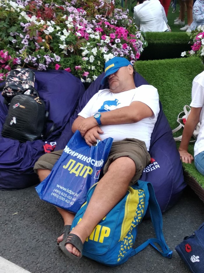 ЛДПР не дремлет.