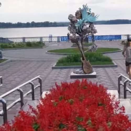 SCULPTURE MAPLE DEDICATED TO THE FAMOUS SONG VIA BLUE BIRD OPENED IN SAMARA - , , , Longpost