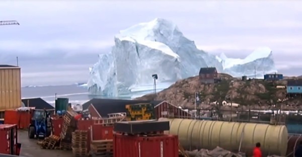 Due to global warming, a huge iceberg has sailed to a village in Greenland. Now she's in danger of a tsunami - Ecology, Global warming, Iceberg, Greenland