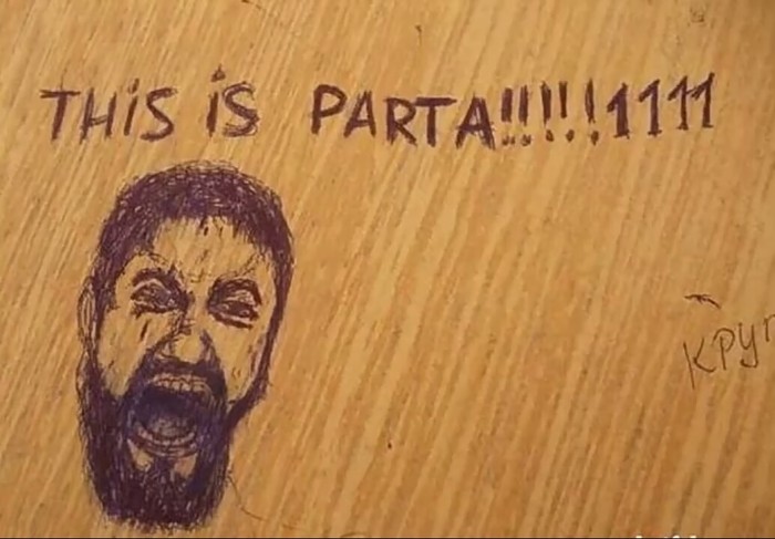 Parta - This is Sparta, Desk