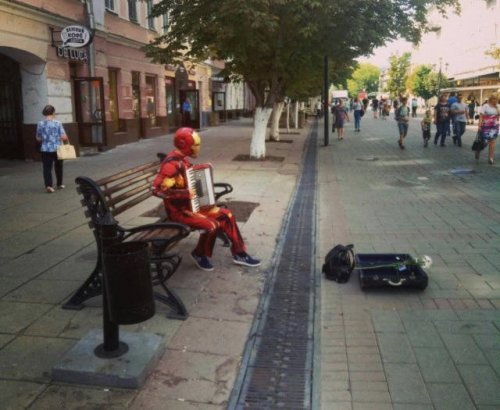 Пока на планету не нападают , а работать нужно - Железный человек, Тони