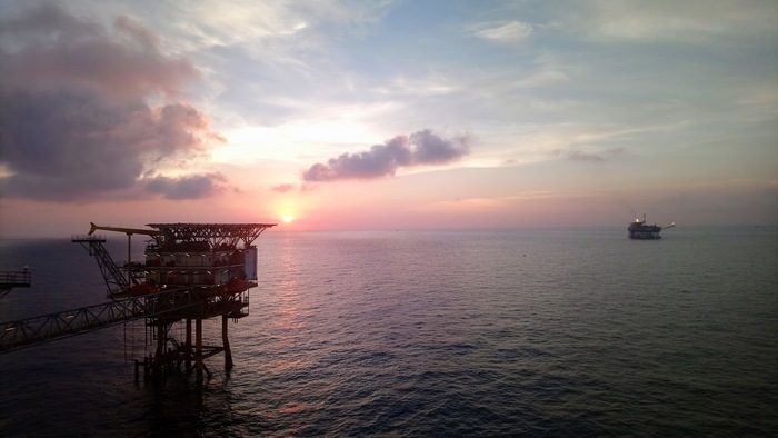 The White Tiger deposit. - My, Oil and gas field, Drilling of the wells, Offshore drilling, Vietnam, Sunset, The photo, No filters