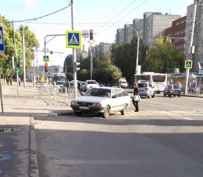 queen on the road - My, Road, zebra, Stop, Traffic rules, Woman driving